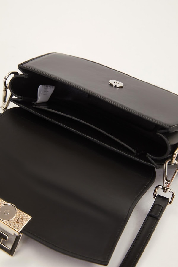 LevidorSiyah Metal Kilit Omuz Çantası