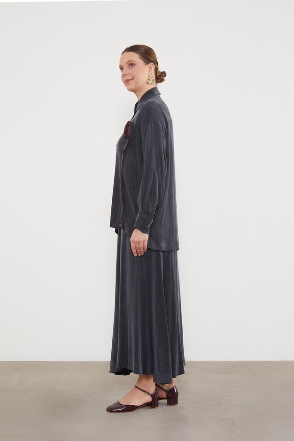 LevidorSiyah Önü Gül Detaylı Düğmeli Etek Takım