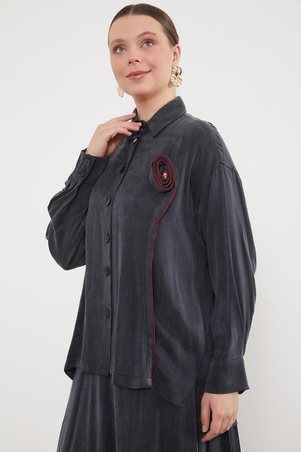 LevidorSiyah Önü Gül Detaylı Düğmeli Etek Takım