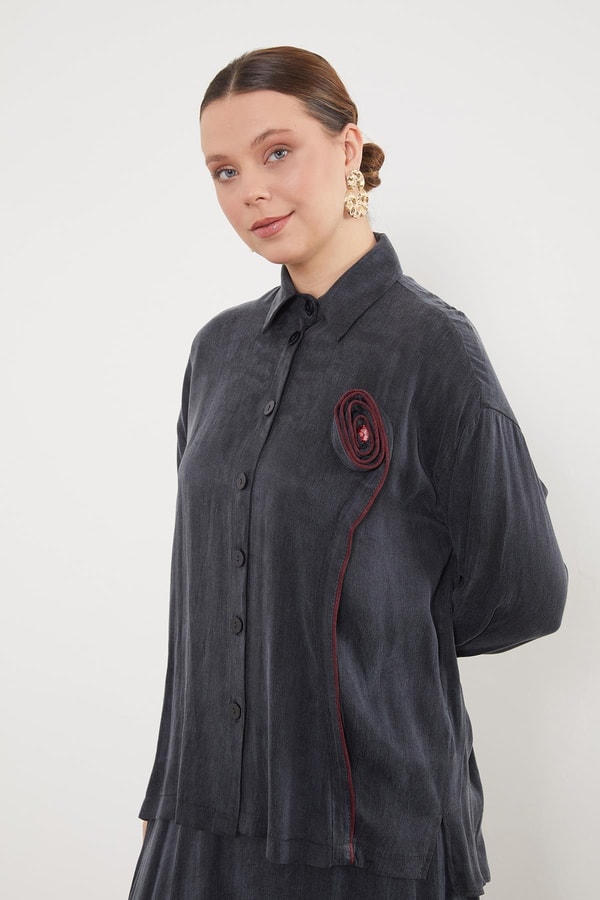 LevidorSiyah Önü Gül Detaylı Düğmeli Etek Takım