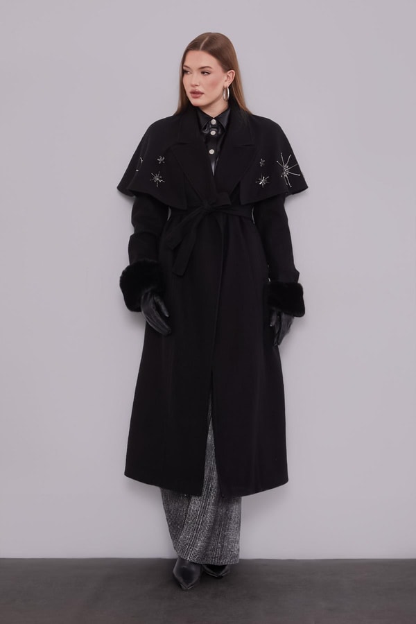 LevidorSiyah Pelerin Detaylı Kaban