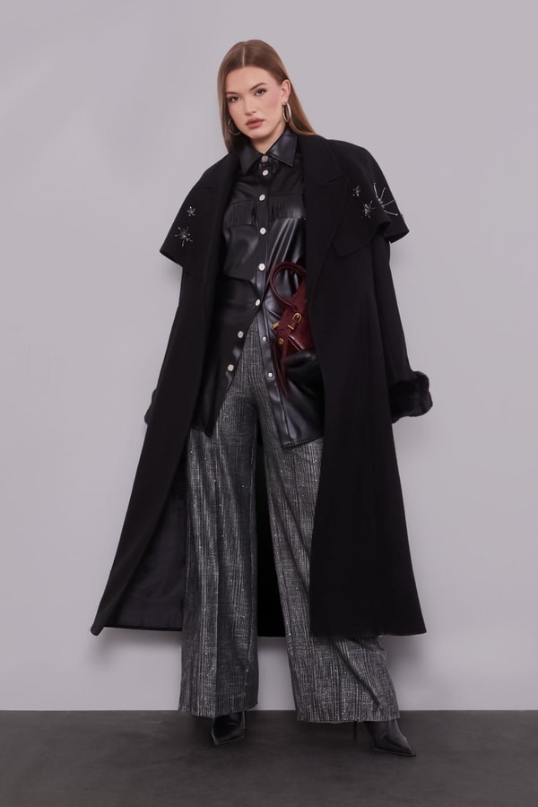 LevidorSiyah Pelerin Detaylı Kaban