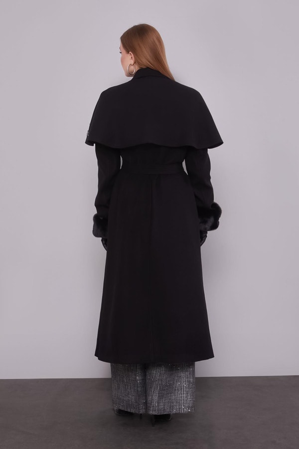 LevidorSiyah Pelerin Detaylı Kaban