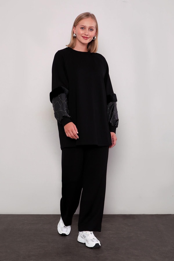 LevidorSiyah Peluş Kol Detaylı Spor Takım