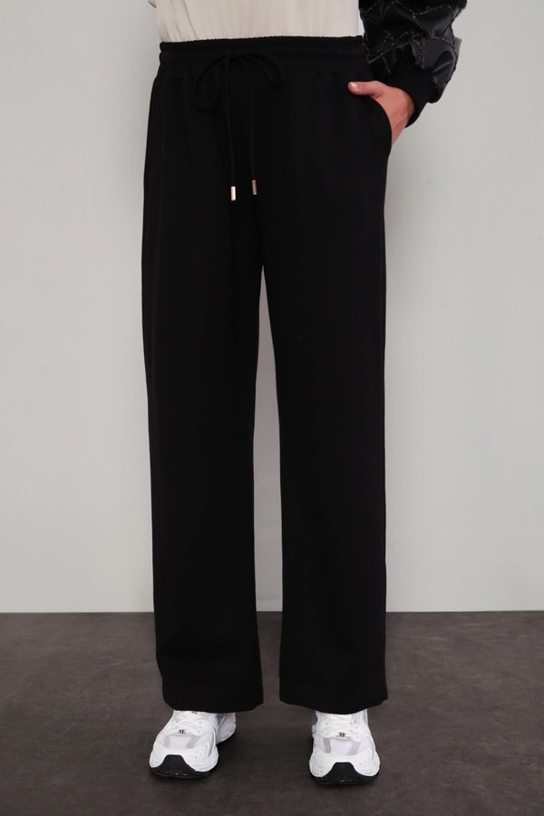 LevidorSiyah Peluş Kol Detaylı Spor Takım