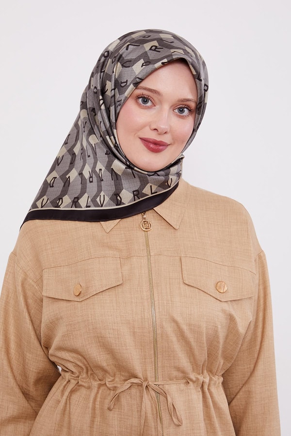 LevidorSiyah Petek Baskılı Twill İpek Eşarp
