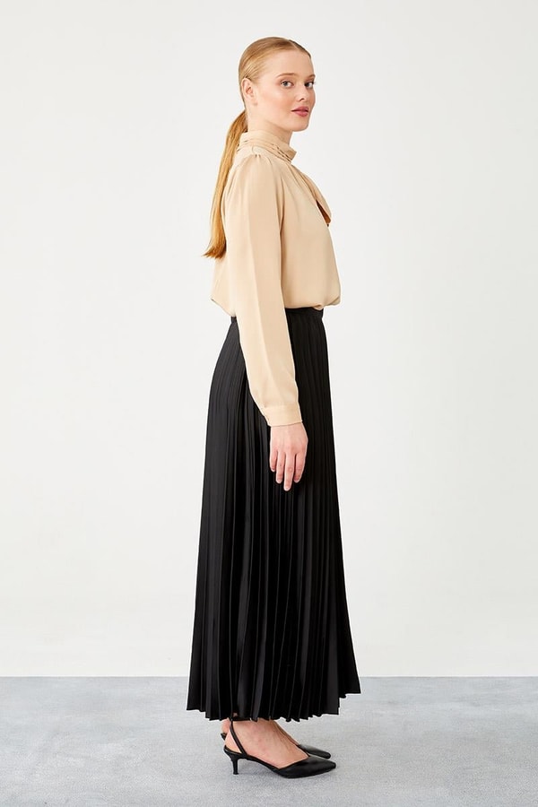 LevidorSiyah Piliseli Saten Etek