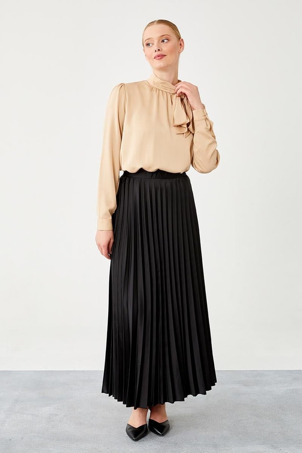 LevidorSiyah Piliseli Saten Etek