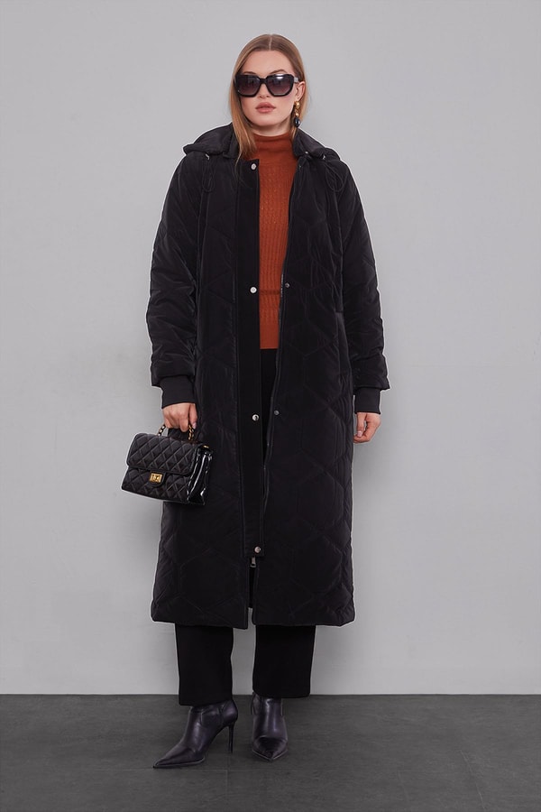 LevidorSiyah Şapkalı Kapitone Detay Mont