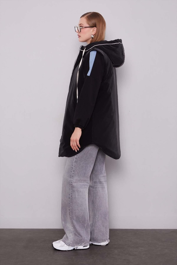 LevidorSiyah Şapkalı Şişme Yelek