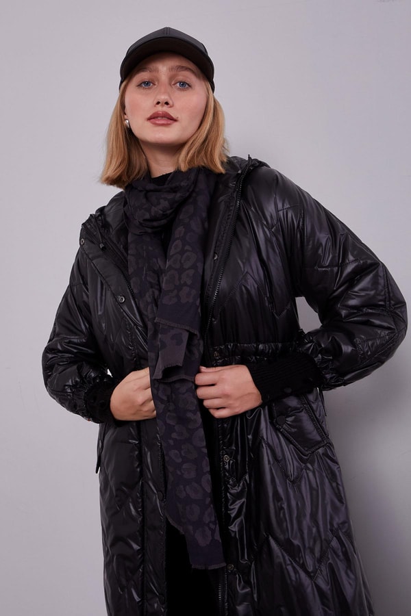 LevidorSiyah Şerit Kol Detaylı Şişme Mont