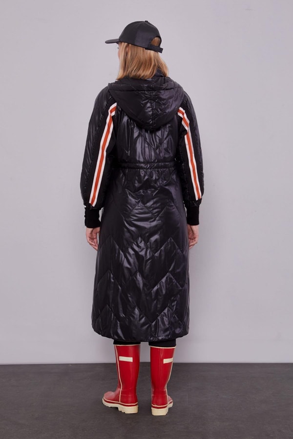 LevidorSiyah Şerit Kol Detaylı Şişme Mont