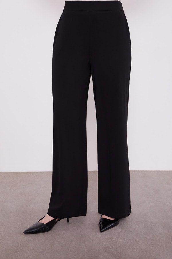 LevidorSiyah Şifon kollu Taş Detay