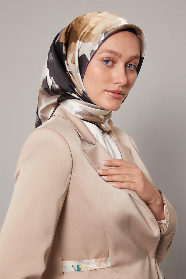 LevidorSiyah Soyut Çiçek Desen Sura İpek Eşarp