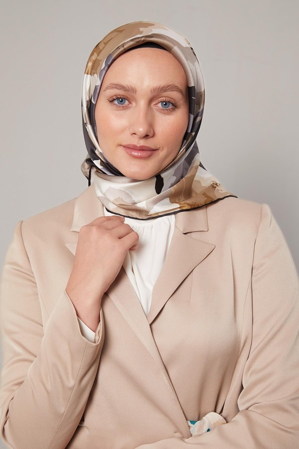 LevidorSiyah Soyut Çiçek Desen Sura İpek Eşarp