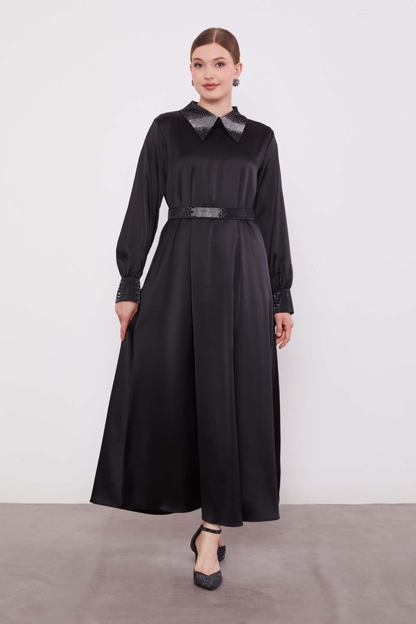 LevidorSiyah Taş Detaylı Saten Elbise