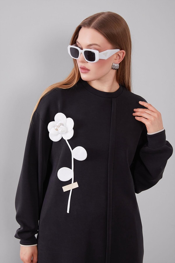LevidorSiyah Üç Boyutlu Gül Detaylı Sweat