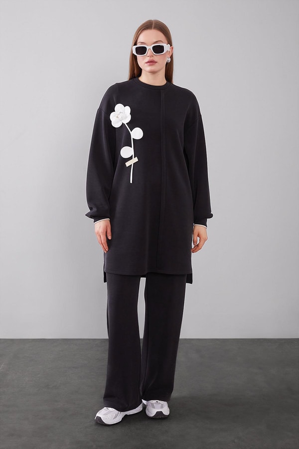 LevidorSiyah Üç Boyutlu Gül Detaylı Sweat