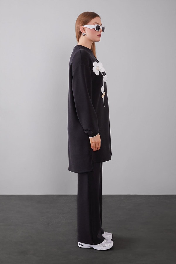 LevidorSiyah Üç Boyutlu Gül Detaylı Sweat