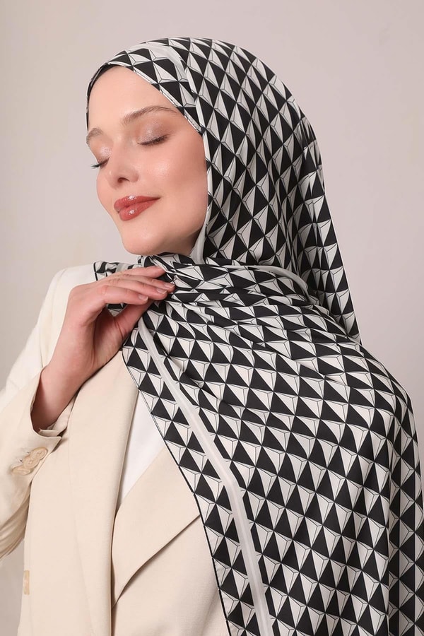 LevidorSiyah Üçgen Desen Club Şal