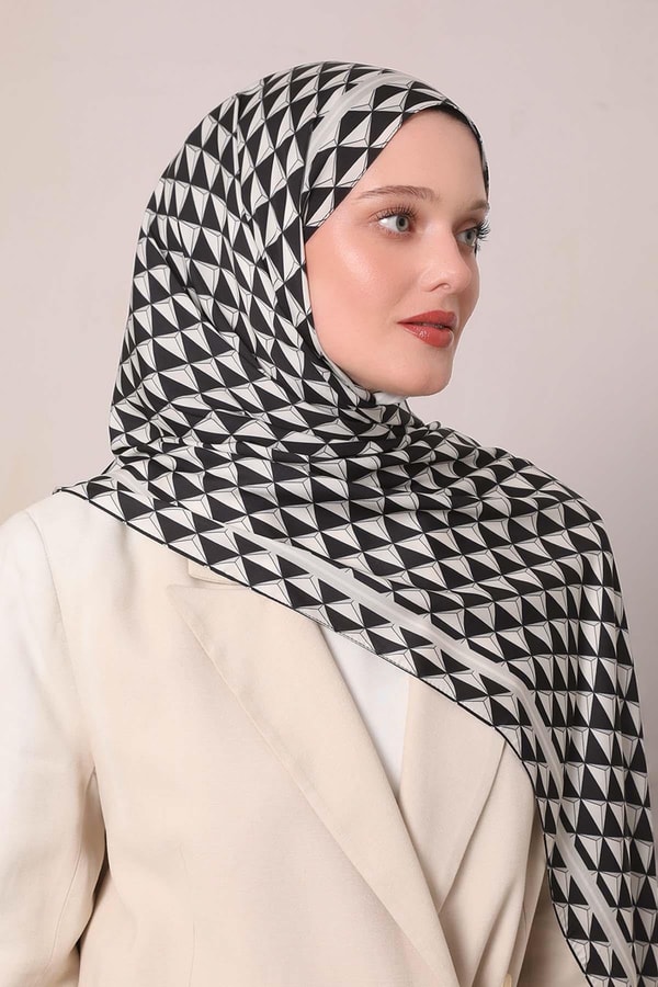 LevidorSiyah Üçgen Desen Club Şal