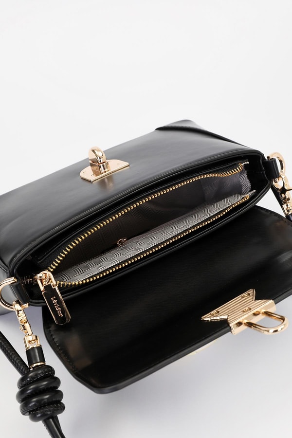 LevidorSiyah Üçgen Kilit Detaylı Omuz Çantası