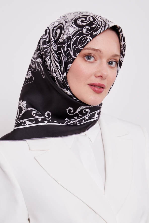 LevidorSiyah Varak Desenli Twill İpek Eşarp