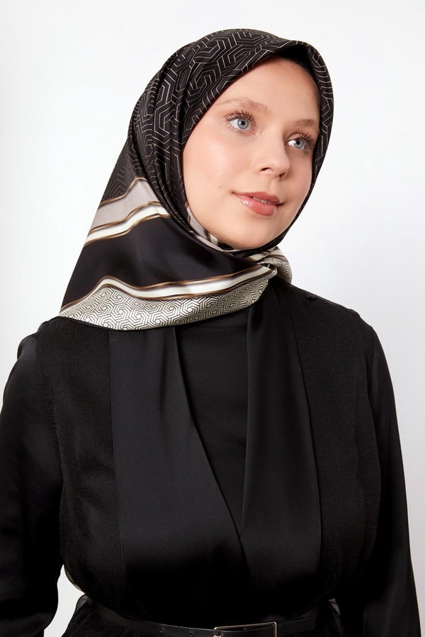 LevidorSiyah-Vizon Daire Desen Twill Ipek Eşarp