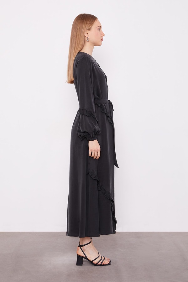 LevidorSiyah Yakası Çiçek Detaylı Cupra Elbise