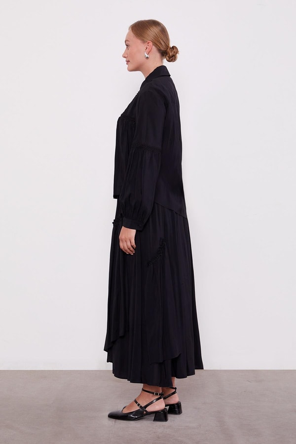 LevidorSiyah Yakası Dantel Detaylı Etek Takım