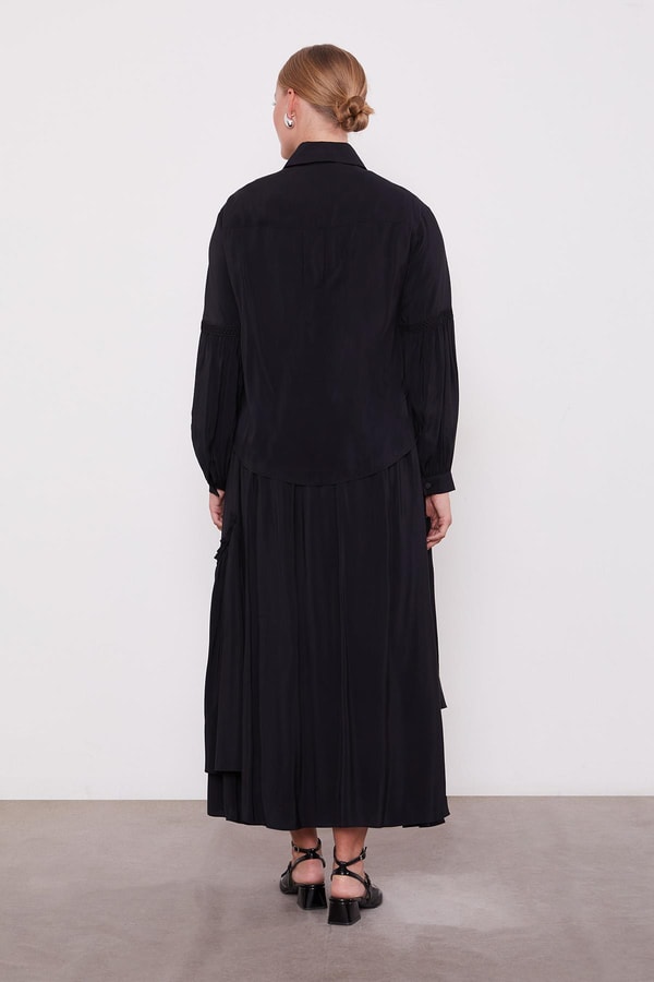 LevidorSiyah Yakası Dantel Detaylı Etek Takım