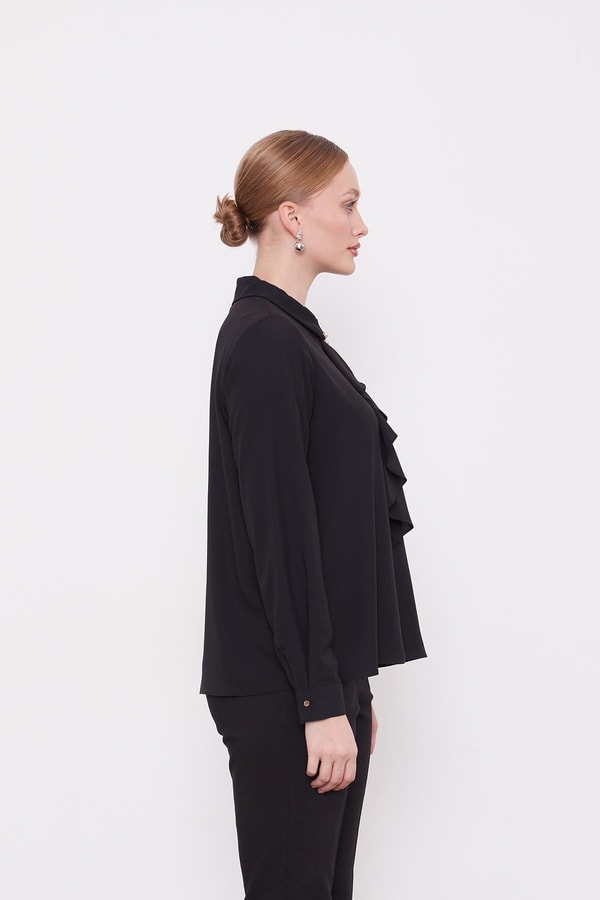 LevidorSiyah Yakası Fular Broş Detaylı Bluz