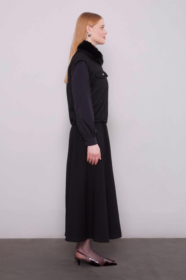 LevidorSiyah Yakası Kürk Detaylı Kaşmir Yelek