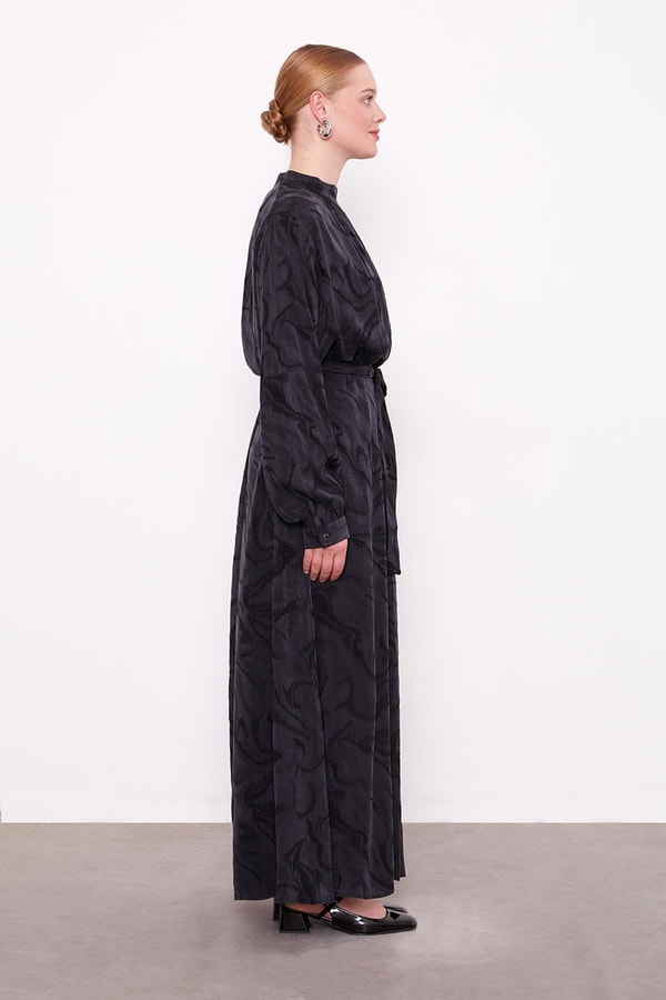 LevidorSiyah Yakası Taş Detaylı Cupra Elbise