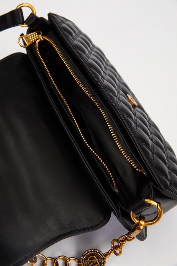 LevidorSiyah Yelpaze Kilit Detay Çanta