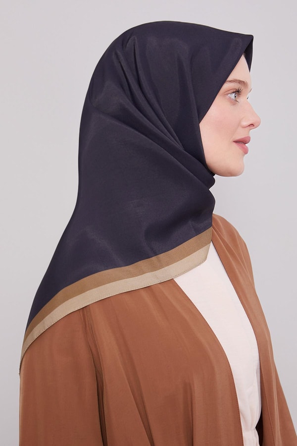 LevidorSiyah-Yeşil Kenar Şerit Aura Eşarp