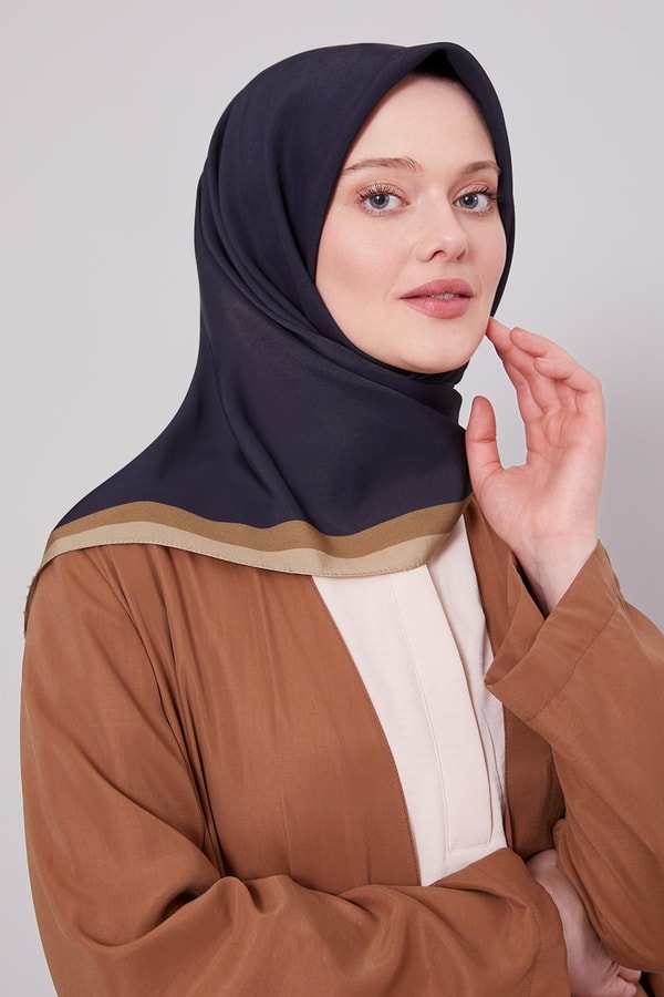 LevidorSiyah-Yeşil Kenar Şerit Aura Eşarp