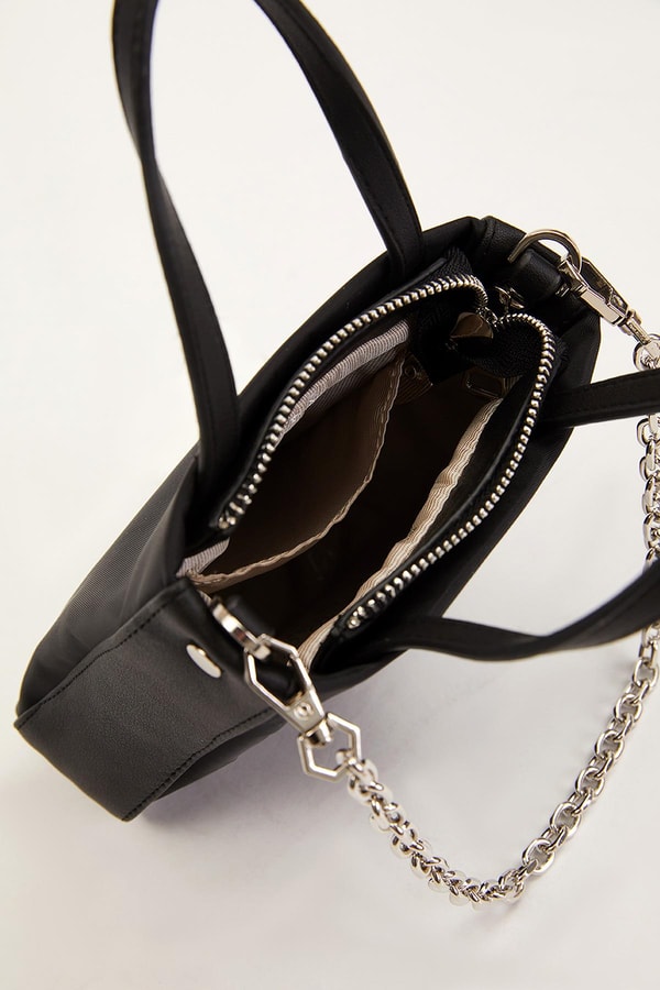 LevidorSiyah Zincir Detay Dikdörtgen Saten Çanta