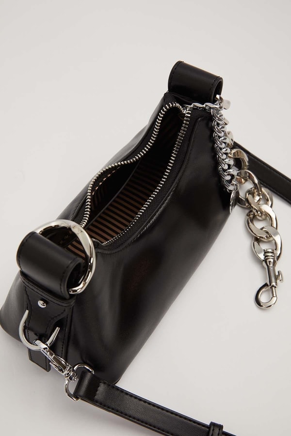 LevidorSiyah Zincir Halka Detaylı Omuz Çantası