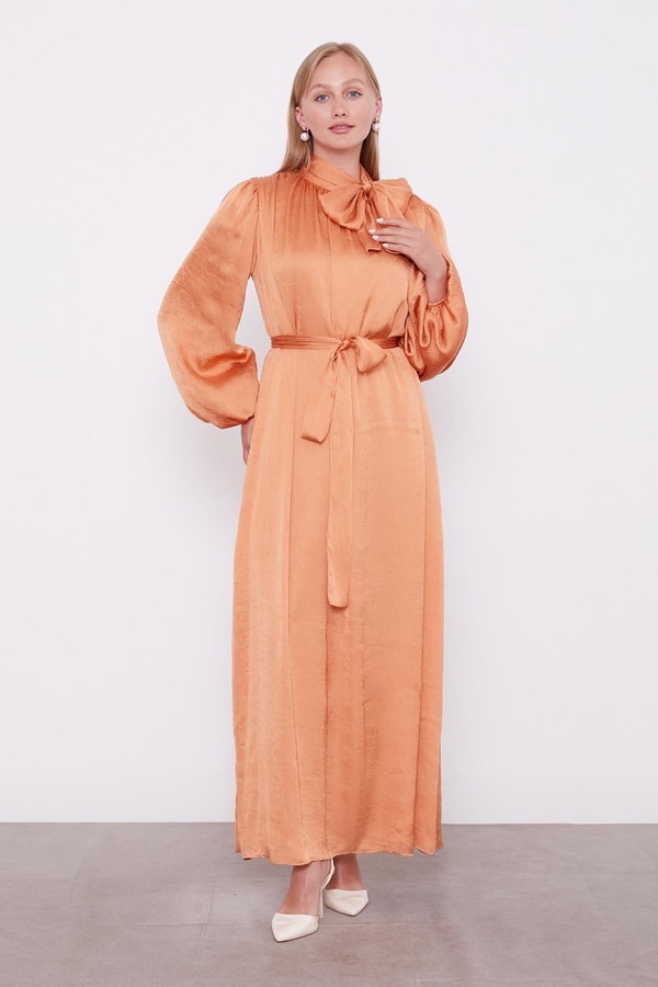 LevidorSomon Kuşak Detaylı Saten Kraş Elbise