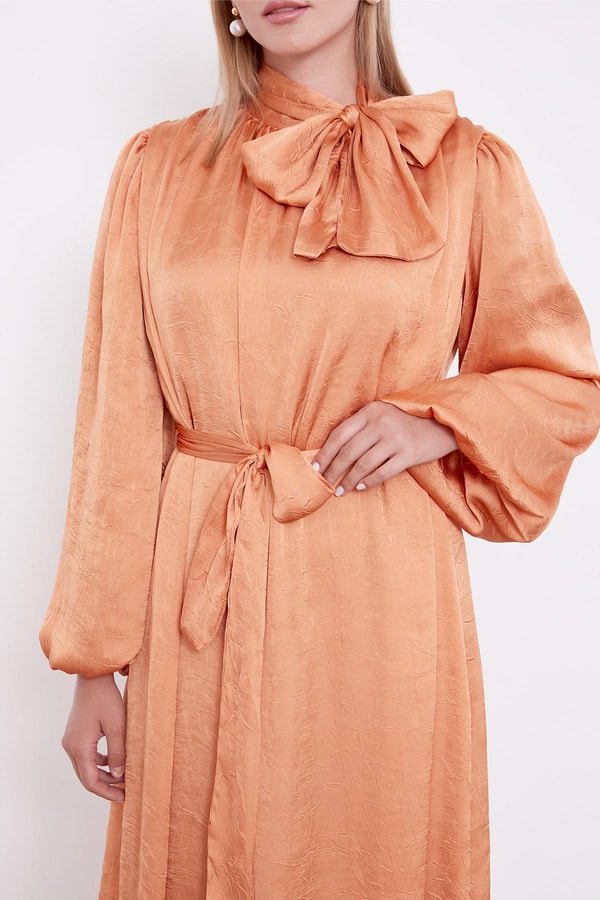 LevidorSomon Kuşak Detaylı Saten Kraş Elbise