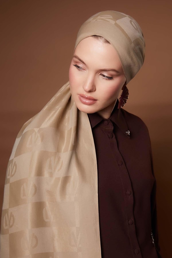 LevidorSütlü Kahve Kare LVD Baskılı Naia Jakar Şal