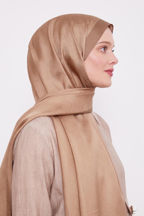 LevidorSütlü Kahve Petek Desen Monogram İpek Şal