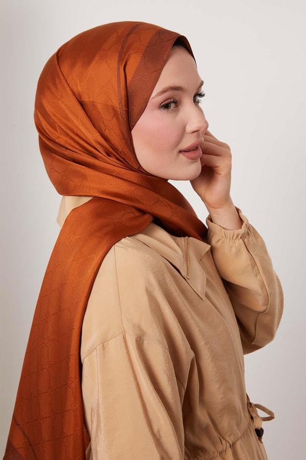LevidorTarçın Şerit Detay Monogram İpek Şal