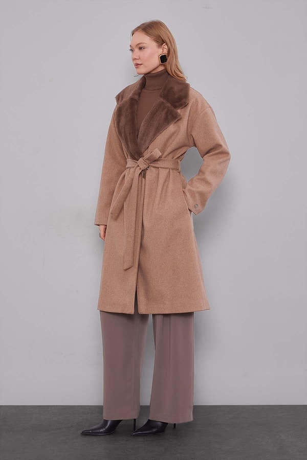 LevidorToprak Peluş Detaylı Kaşe Kaban