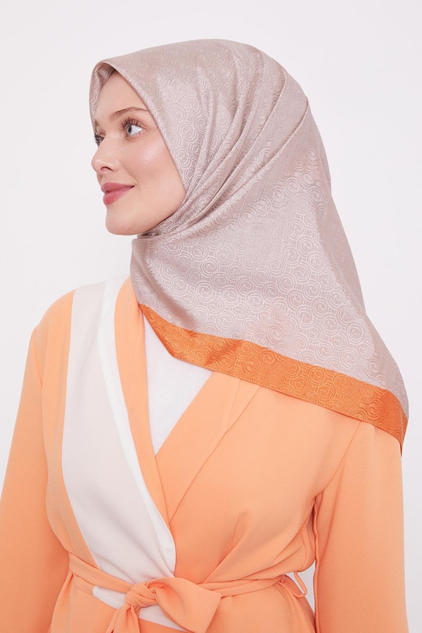 LevidorTuruncu Halka Desen Monogram Eşarp