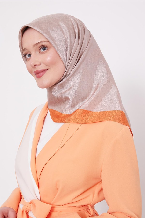 LevidorTuruncu Halka Desen Monogram Eşarp