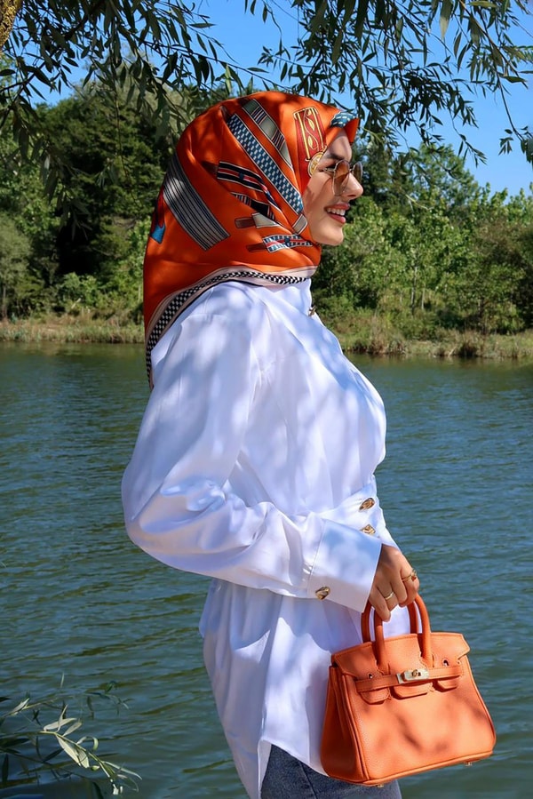 LevidorTuruncu Twill İpek Eşarp Lunera Koleksiyonu