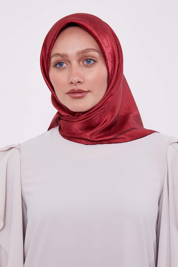 LevidorVişne Baklava Desen Monogram İpek Eşarp