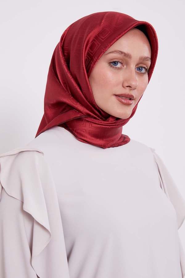 LevidorVişne Baklava Desen Monogram İpek Eşarp